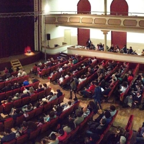 Instalamos un sistema antihumedad en el Teatro de Piera sin interrumpir su actividad y eliminando la humedad por capilaridad en zonas técnicas.